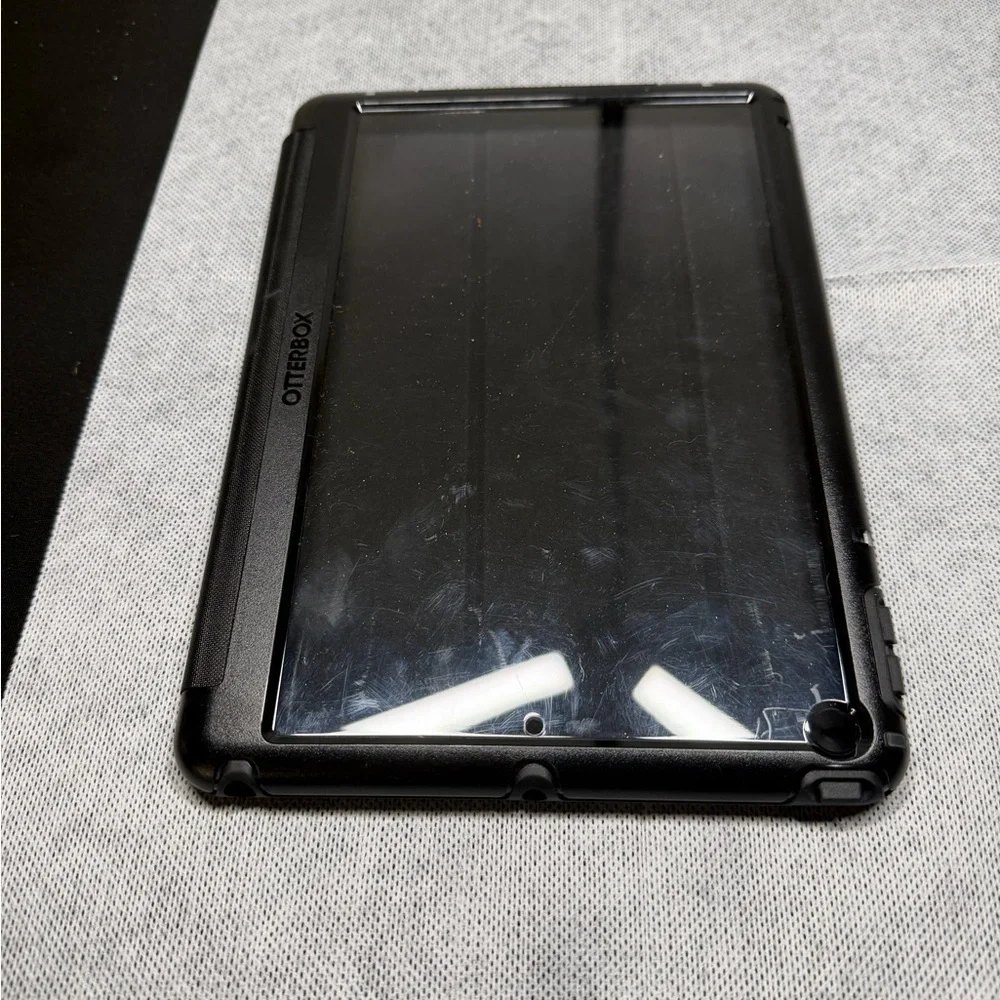 OtterBox Sleek Black Tablet Case